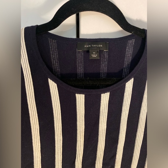 New Ann Taylor Short Sleeve Top - Picture 2 of 2